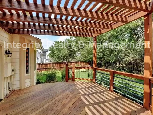 Building Photo - 3 Bed/3 Bath, 2,759 Sqft -9614 Pinebrook S...