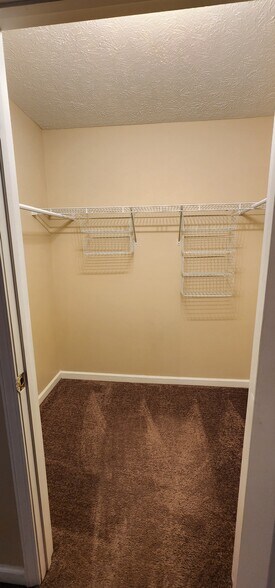 Building Photo - 1714 Bend View Ln