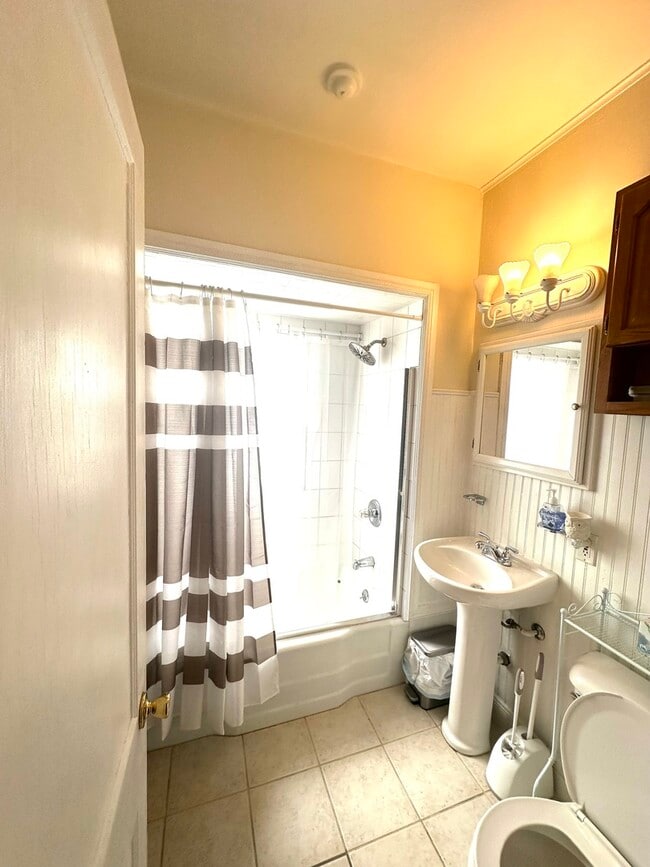 Building Photo - 4714 N Laramie Ave