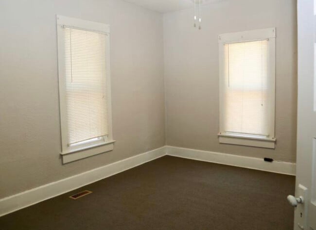 Building Photo - 510 E 7th Ave