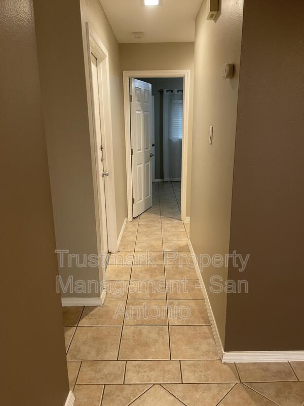 Building Photo - 8335 Bent Meadow Dr