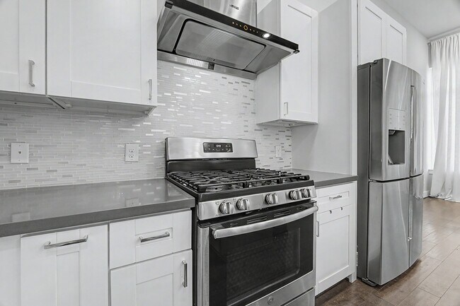 Building Photo - 1226 W 26th St