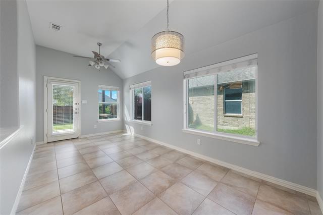 Building Photo - 2945 Mandalay Dr