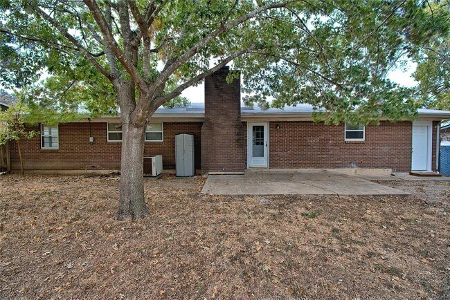 Building Photo - 11907 Oak Trail