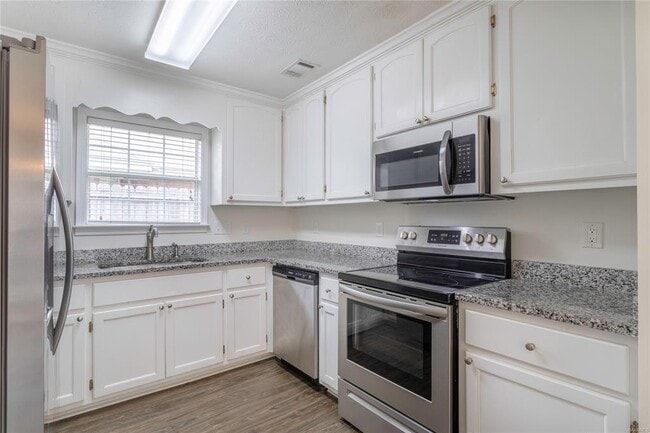 Building Photo - 1161 Stafford Dr