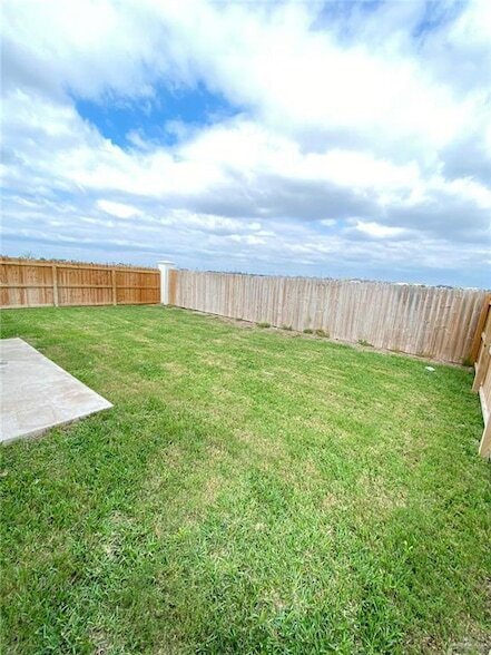 Building Photo - 2109 Canyon Dr