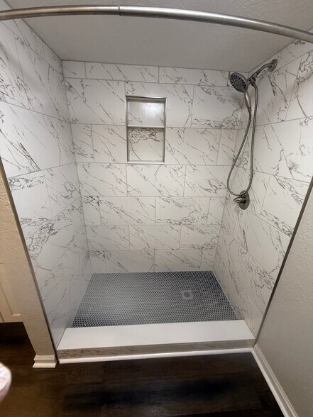 Shower - 705 Boardwalk Dr