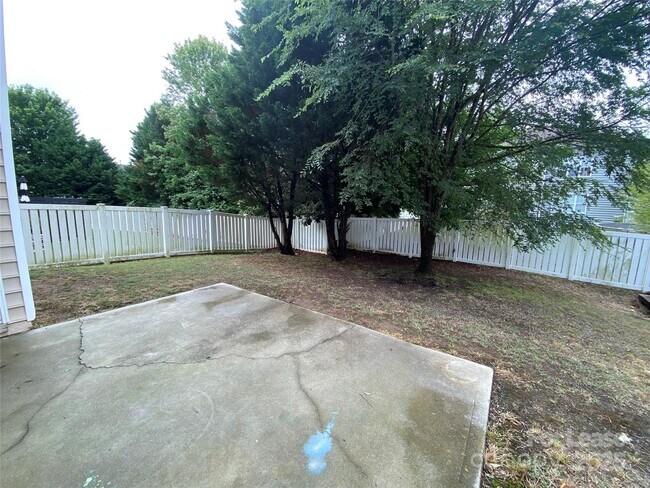 Building Photo - 6512 Manitoba Ln