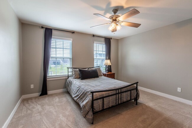 Building Photo - 5BR/3.5BA In Smyrna