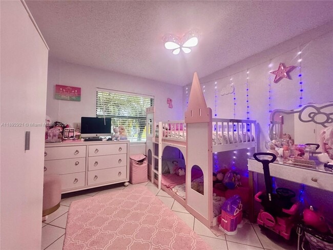 Building Photo - 4848 SW 135th Pl