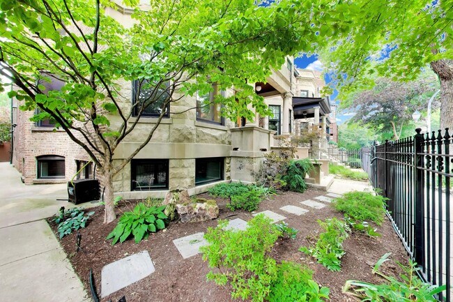 Building Photo - 3752 N Wayne Ave