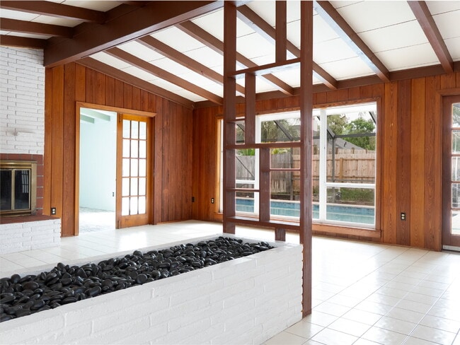 Building Photo - Spacious 5-Bed, 4-Bath Sarasota Home with ...