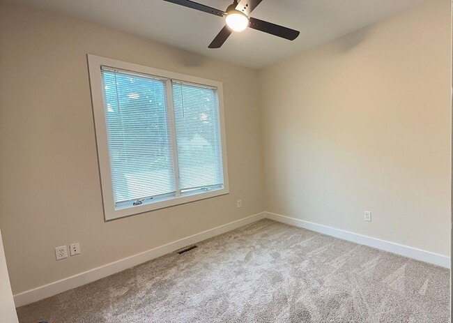 Building Photo - 3BR Home w/ 2-Car Garage | Prime Norfolk Location