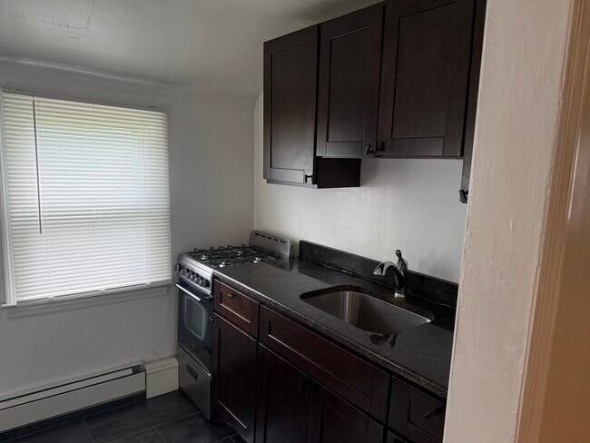 Building Photo - 1113 Logan Ave