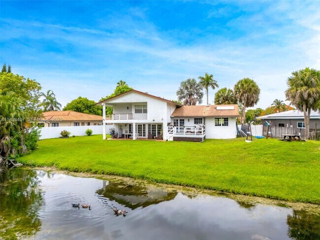 Building Photo - 16530 Royal Poinciana Ct