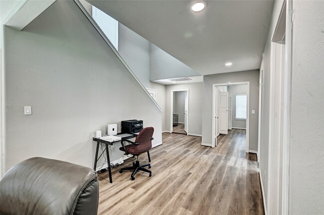 Building Photo - 268 Sunrise Dr