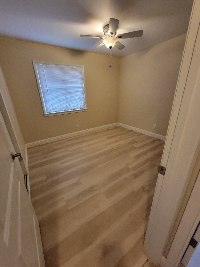 Building Photo - Beautiful 3 bd 2 bath house in Carmichael