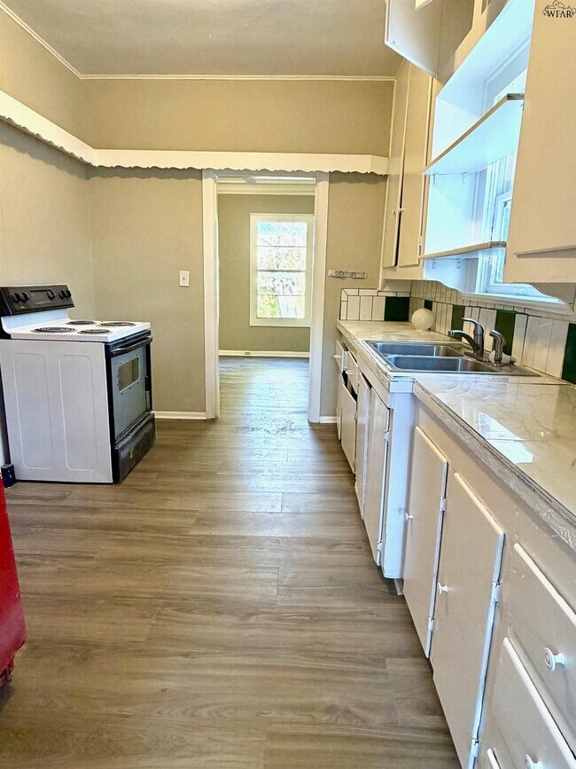 Building Photo - 2213 Bridwell St