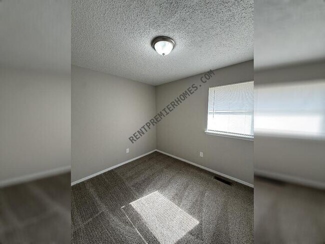 Building Photo - 1720 SE 7th St