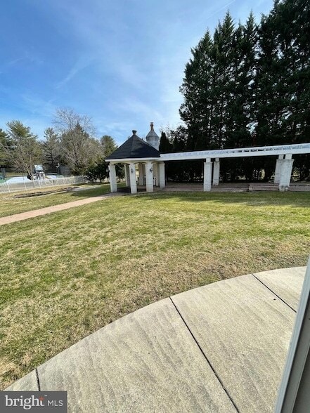 Building Photo - 9913 Chapel Rd