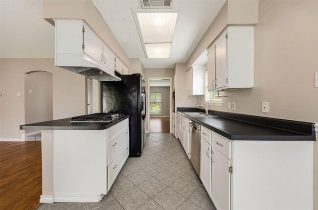 Building Photo - 9238 Rockhurst Dr