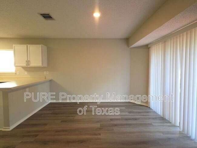 Building Photo - 1406 Bullhill Cove