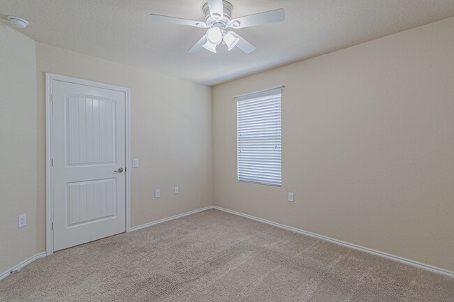 Building Photo - $300 OFF 1ST MONTH RENT IF YOU MOVE IN WIT...