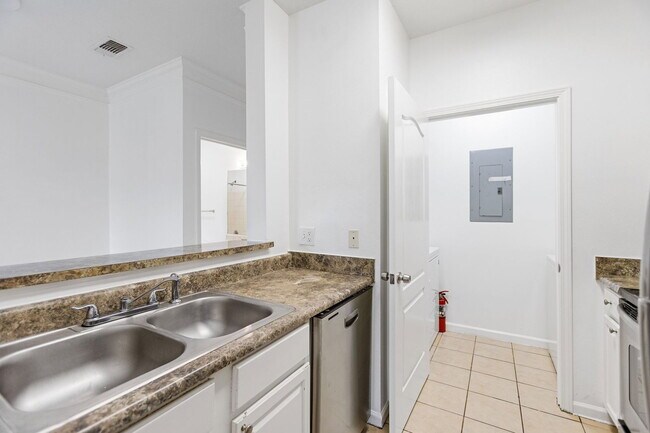 Building Photo - 17906 Villa Creek Dr