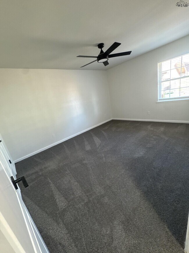 Building Photo - 1207 Danberry St