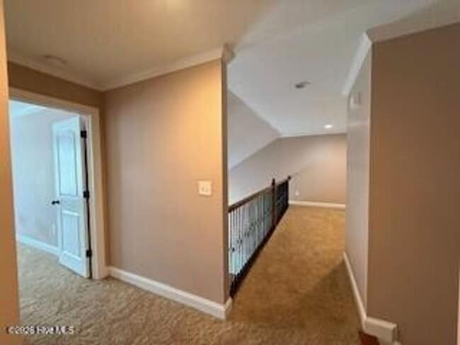Building Photo - Charming townhome in private gated community