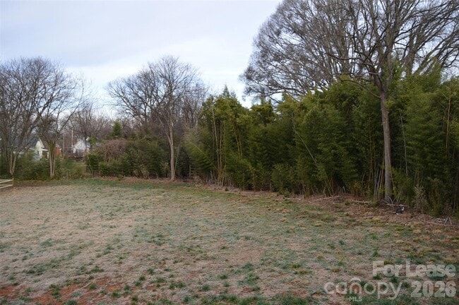 Building Photo - 620 W Bell St