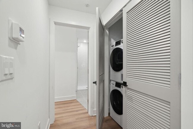 Building Photo - 2039 N Front St