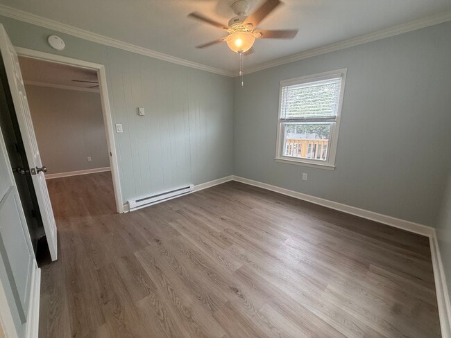 Building Photo - 120 N Pinewood Dr