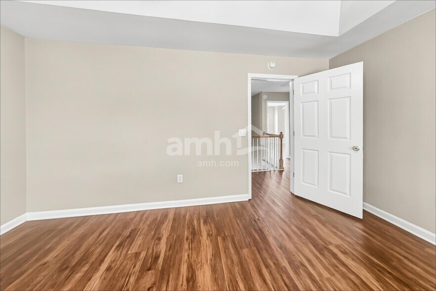 Building Photo - 405 Bedstraw Ct