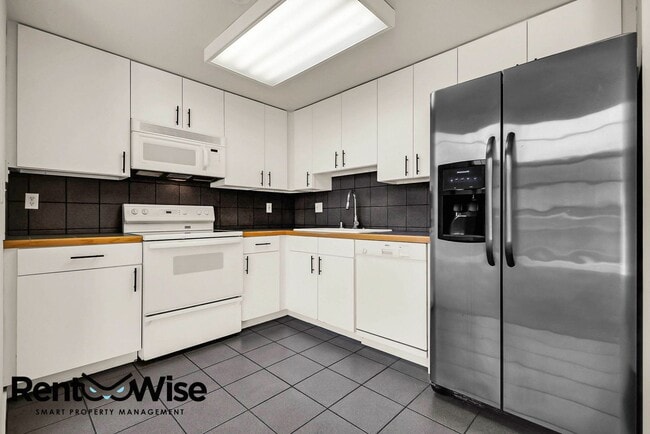 Building Photo - 68 McCoppin St