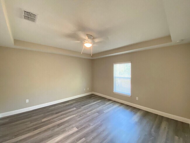 Building Photo - Custom Home - Desirable SE Ocala Neighborhood 3/2/2 **Won't Last**