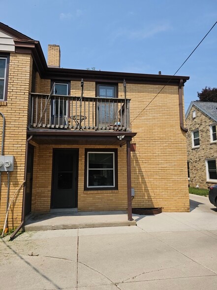 Building Photo - 2148 Ludington Ave