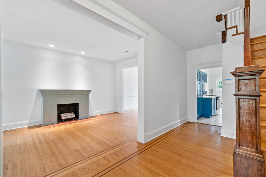 Building Photo - 2926 Wyman Pky