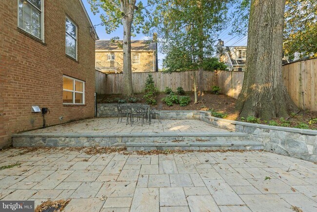 Building Photo - 2810 N Glade St NW