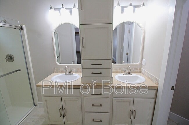 Building Photo - 2271 E Powder River St