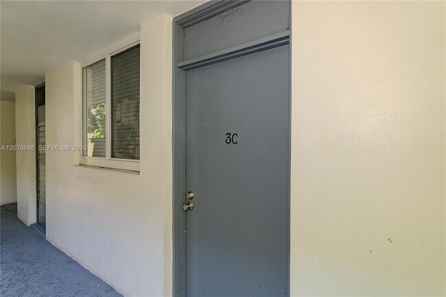 Building Photo - 921 Jefferson Ave