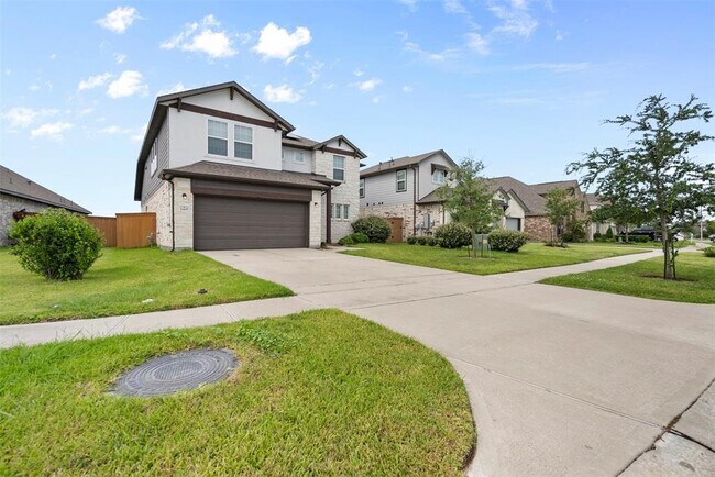 Building Photo - 2405 Bayrose Dr