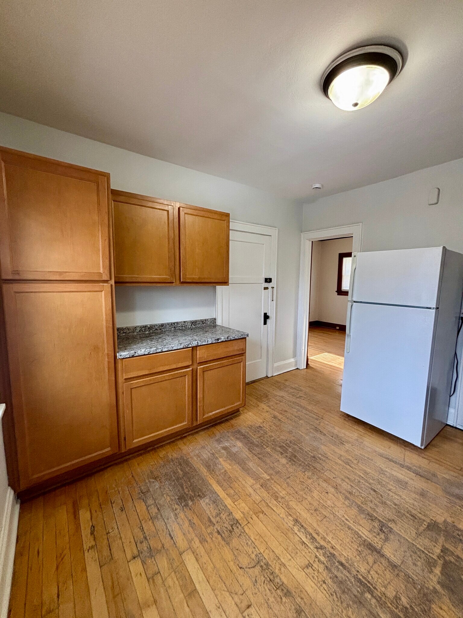 Building Photo - 5223 W Wisconsin Ave