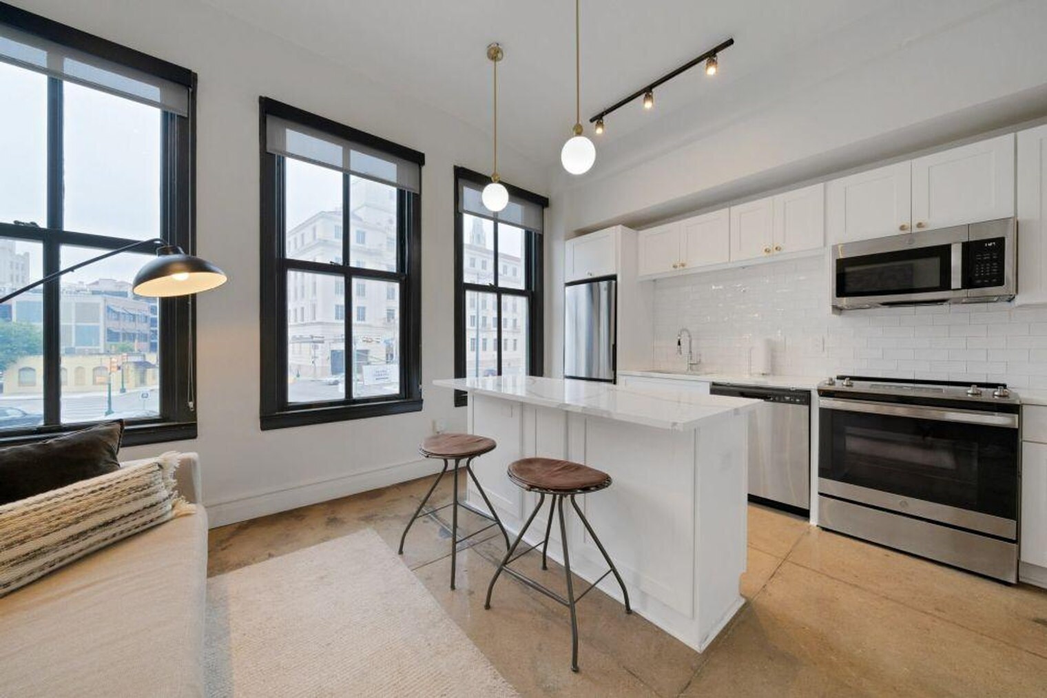 Building Photo - 505 E Travis St