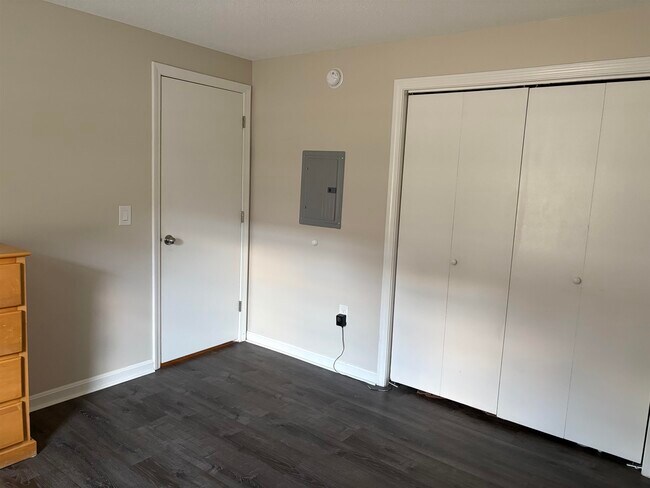Building Photo - 702 White Cedar Blvd