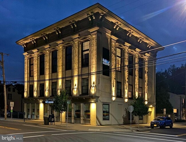 Building Photo - 71 N Main St