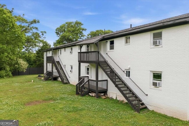 Building Photo - 608 N College Dr