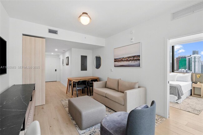 Building Photo - 225 N Miami Ave