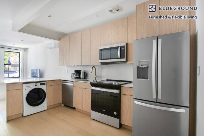 Building Photo - 285 Kingsland Ave