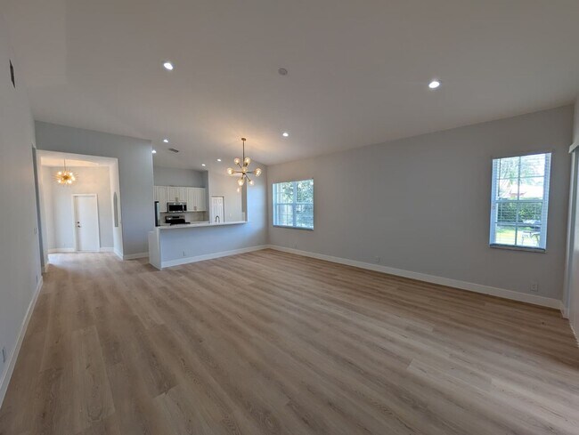 Building Photo - Luxury-Style 3BR Home in Prime West Palm Beach Location